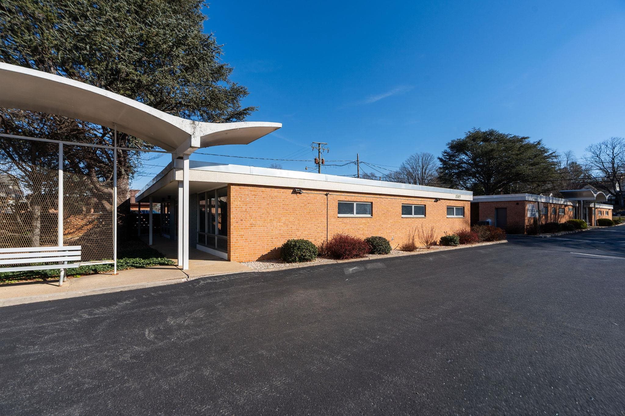 1305 13TH ST, WAYNESBORO, Virginia 22980, ,Commercial,1305 13TH ST,679354 MLS # 679354