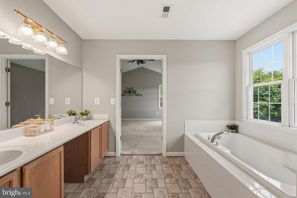10143 HEDRICK FARM LN, MIDLAND, Virginia 22728, 4 Bedrooms Bedrooms, ,3 BathroomsBathrooms,Residential,10143 HEDRICK FARM LN,VAFQ2022732 MLS # VAFQ2022732 10143 HEDRICK FARM LN, MIDLAND, Virginia 22728, 4 Bedrooms Bedrooms, ,3 BathroomsBathrooms,Residential,10143 HEDRICK FARM LN,VAFQ2022732 MLS # VAFQ2022732