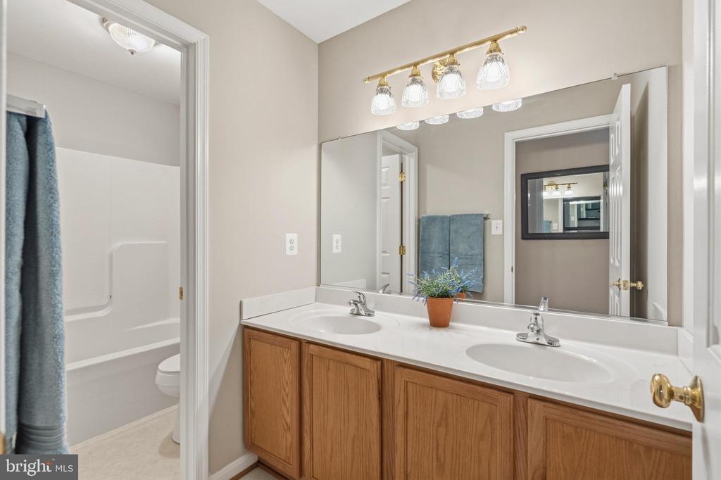 10143 HEDRICK FARM LN, MIDLAND, Virginia 22728, 4 Bedrooms Bedrooms, ,3 BathroomsBathrooms,Residential,10143 HEDRICK FARM LN,VAFQ2022732 MLS # VAFQ2022732 10143 HEDRICK FARM LN, MIDLAND, Virginia 22728, 4 Bedrooms Bedrooms, ,3 BathroomsBathrooms,Residential,10143 HEDRICK FARM LN,VAFQ2022732 MLS # VAFQ2022732