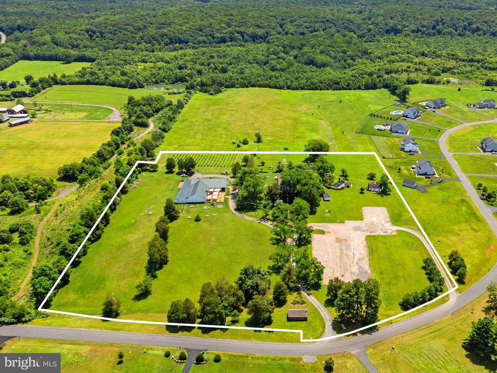 6190 GEORGETOWN RD, BROAD RUN, Virginia 20137, 3 Bedrooms Bedrooms, ,2 BathroomsBathrooms,Residential,6190 GEORGETOWN RD,VAFQ2022410 MLS # VAFQ2022410