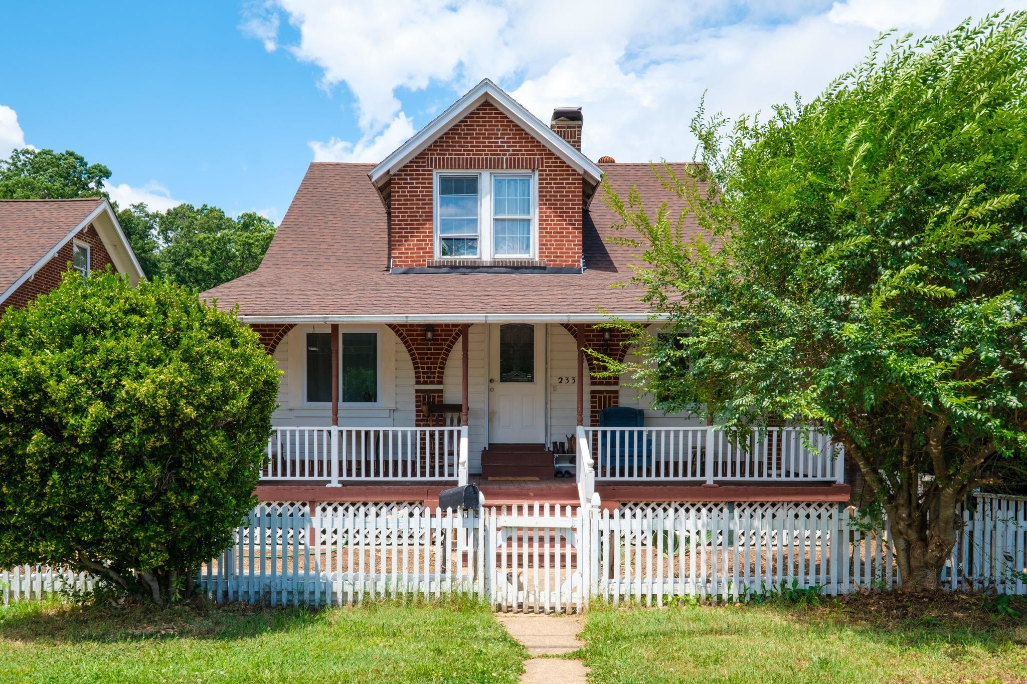 233 N BAYARD AVE, WAYNESBORO, Virginia 22980, 4 Bedrooms Bedrooms, ,2 BathroomsBathrooms,Residential,233 N BAYARD AVE,679341 MLS # 679341