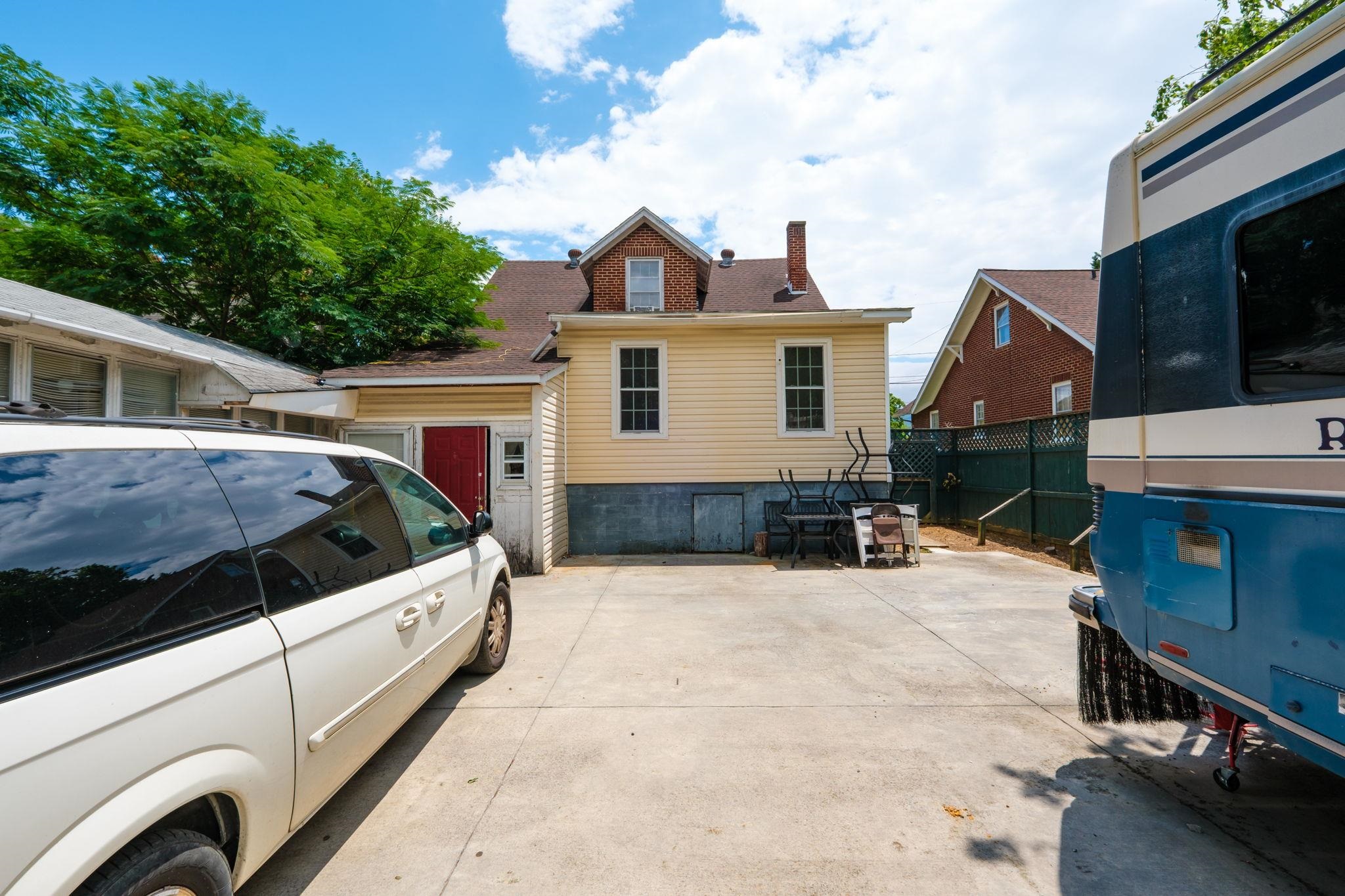 233 N BAYARD AVE, WAYNESBORO, Virginia 22980, 4 Bedrooms Bedrooms, ,2 BathroomsBathrooms,Residential,233 N BAYARD AVE,679341 MLS # 679341