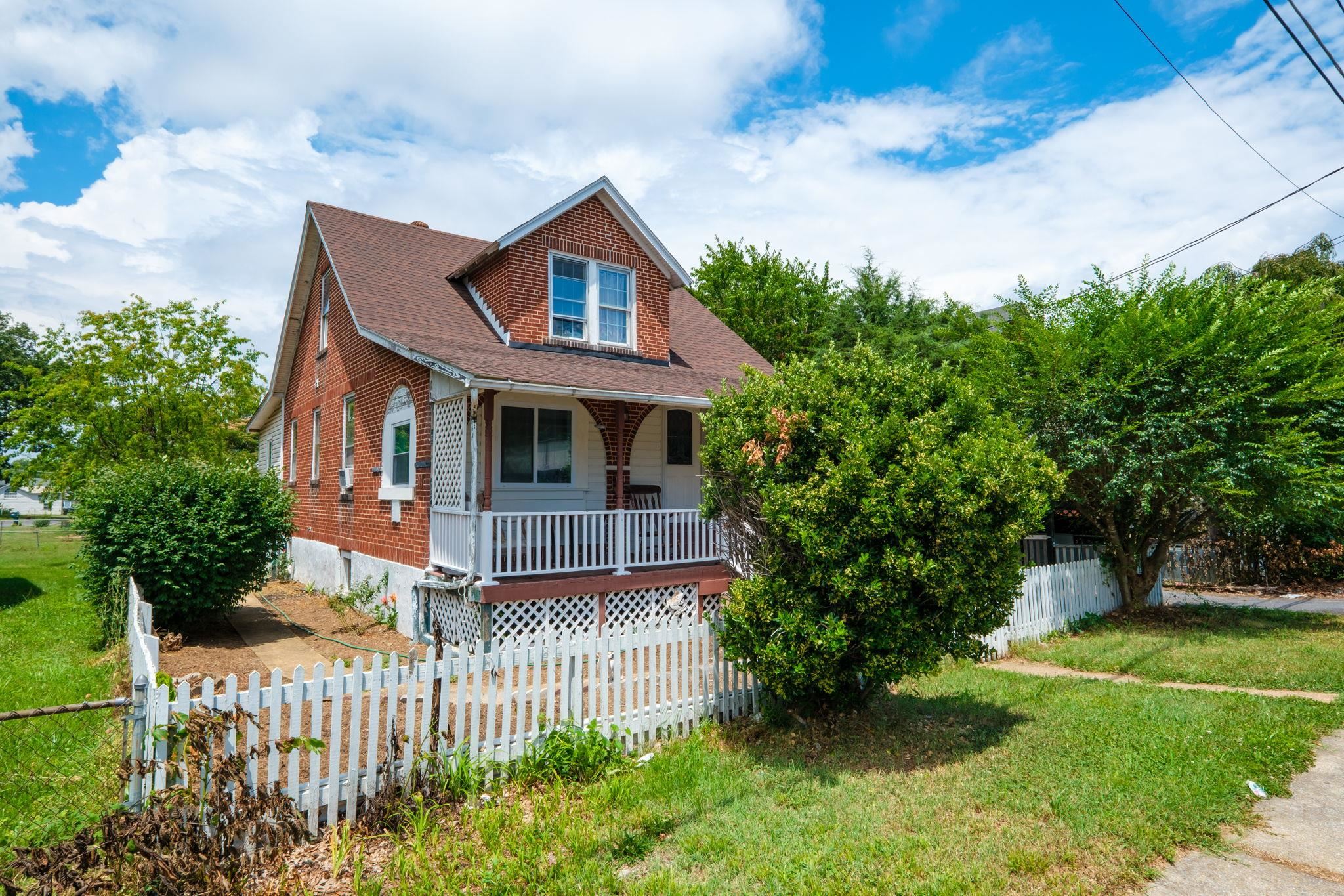 233 N BAYARD AVE, WAYNESBORO, Virginia 22980, 4 Bedrooms Bedrooms, ,2 BathroomsBathrooms,Residential,233 N BAYARD AVE,679341 MLS # 679341
