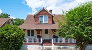 233 N BAYARD AVE, WAYNESBORO, Virginia 22980, 4 Bedrooms Bedrooms, ,2 BathroomsBathrooms,Residential,233 N BAYARD AVE,679341 MLS # 679341