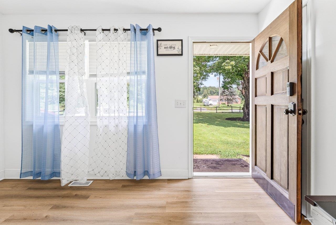 15524 EVERGREEN VALLEY RD, TIMBERVILLE, Virginia 22853, 3 Bedrooms Bedrooms, ,1 BathroomBathrooms,Residential,15524 EVERGREEN VALLEY RD,679342 MLS # 679342 15524 EVERGREEN VALLEY RD, TIMBERVILLE, Virginia 22853, 3 Bedrooms Bedrooms, ,1 BathroomBathrooms,Residential,15524 EVERGREEN VALLEY RD,679342 MLS # 679342