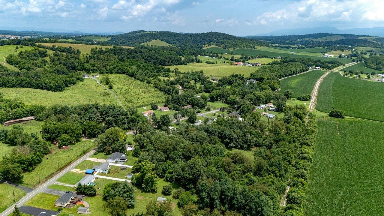 15524 EVERGREEN VALLEY RD, TIMBERVILLE, Virginia 22853, 3 Bedrooms Bedrooms, ,1 BathroomBathrooms,Residential,15524 EVERGREEN VALLEY RD,679342 MLS # 679342 15524 EVERGREEN VALLEY RD, TIMBERVILLE, Virginia 22853, 3 Bedrooms Bedrooms, ,1 BathroomBathrooms,Residential,15524 EVERGREEN VALLEY RD,679342 MLS # 679342
