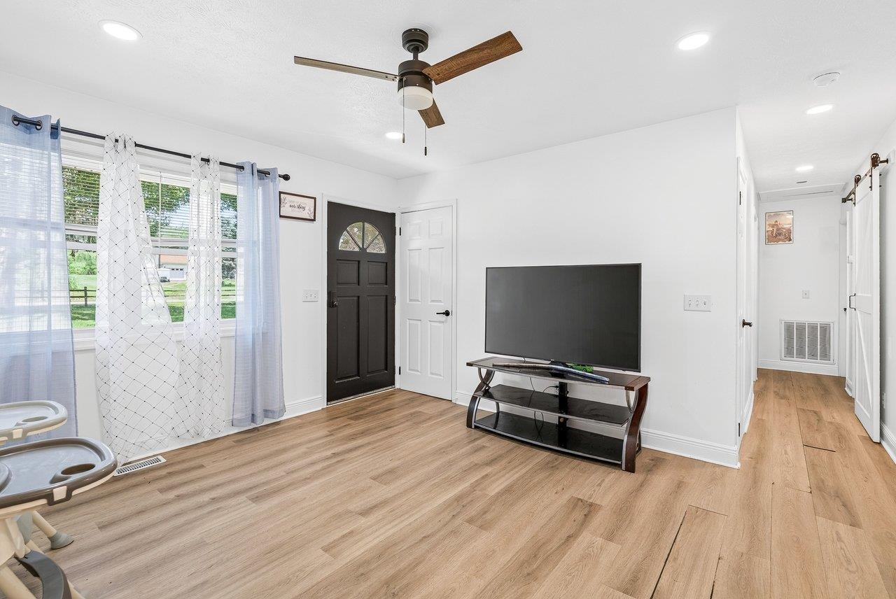 15524 EVERGREEN VALLEY RD, TIMBERVILLE, Virginia 22853, 3 Bedrooms Bedrooms, ,1 BathroomBathrooms,Residential,15524 EVERGREEN VALLEY RD,679342 MLS # 679342 15524 EVERGREEN VALLEY RD, TIMBERVILLE, Virginia 22853, 3 Bedrooms Bedrooms, ,1 BathroomBathrooms,Residential,15524 EVERGREEN VALLEY RD,679342 MLS # 679342
