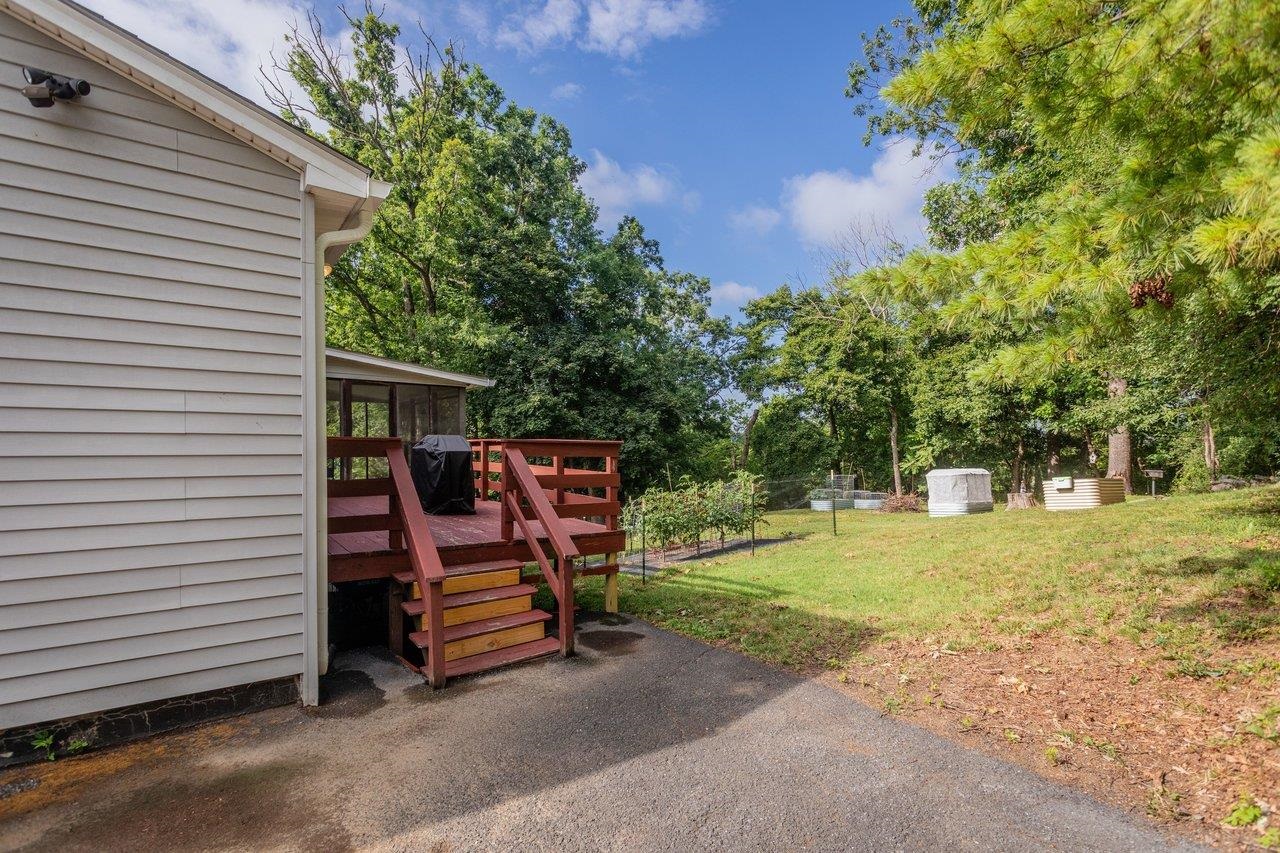 585 HILLTOP DR, STAUNTON, Virginia 24401, 5 Bedrooms Bedrooms, ,2 BathroomsBathrooms,Residential,585 HILLTOP DR,679350 MLS # 679350 585 HILLTOP DR, STAUNTON, Virginia 24401, 5 Bedrooms Bedrooms, ,2 BathroomsBathrooms,Residential,585 HILLTOP DR,679350 MLS # 679350
