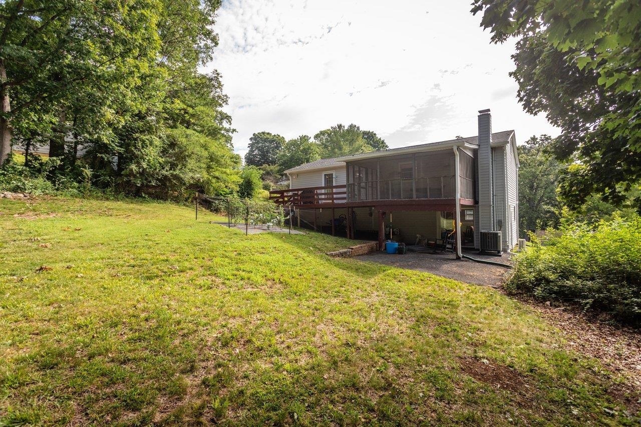 585 HILLTOP DR, STAUNTON, Virginia 24401, 5 Bedrooms Bedrooms, ,2 BathroomsBathrooms,Residential,585 HILLTOP DR,679350 MLS # 679350 585 HILLTOP DR, STAUNTON, Virginia 24401, 5 Bedrooms Bedrooms, ,2 BathroomsBathrooms,Residential,585 HILLTOP DR,679350 MLS # 679350
