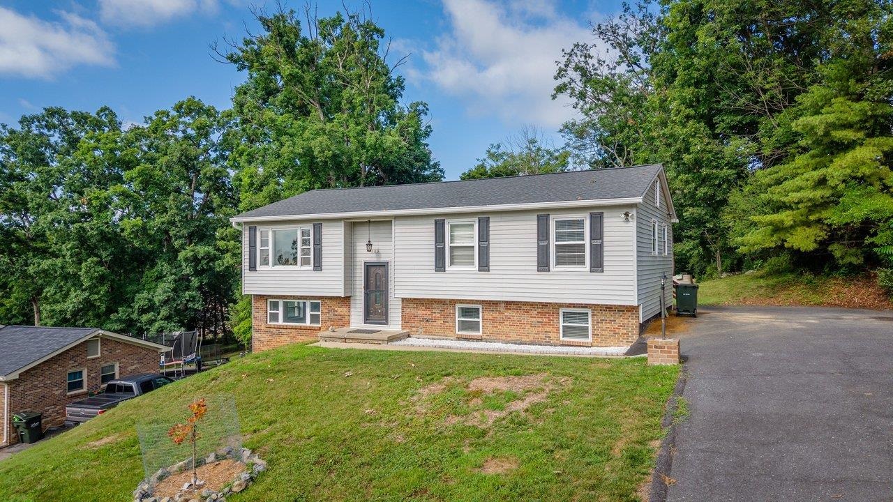 585 HILLTOP DR, STAUNTON, Virginia 24401, 5 Bedrooms Bedrooms, ,2 BathroomsBathrooms,Residential,585 HILLTOP DR,679350 MLS # 679350 585 HILLTOP DR, STAUNTON, Virginia 24401, 5 Bedrooms Bedrooms, ,2 BathroomsBathrooms,Residential,585 HILLTOP DR,679350 MLS # 679350