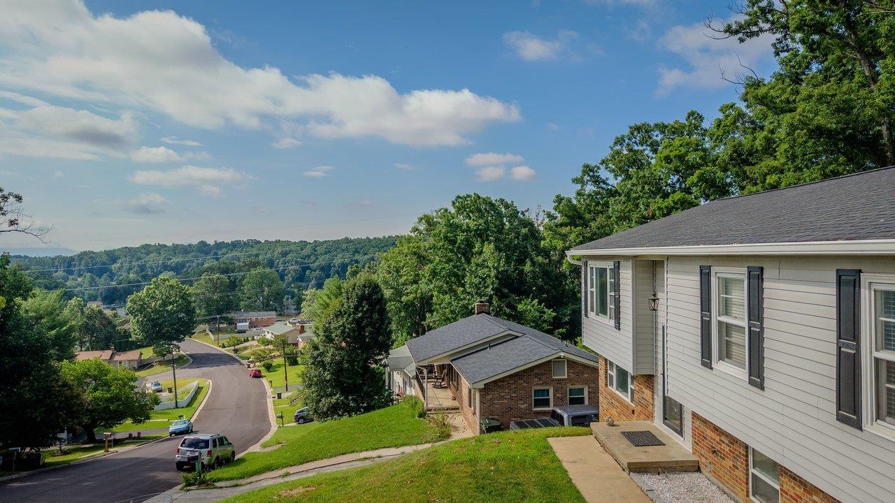 585 HILLTOP DR, STAUNTON, Virginia 24401, 5 Bedrooms Bedrooms, ,2 BathroomsBathrooms,Residential,585 HILLTOP DR,679350 MLS # 679350 585 HILLTOP DR, STAUNTON, Virginia 24401, 5 Bedrooms Bedrooms, ,2 BathroomsBathrooms,Residential,585 HILLTOP DR,679350 MLS # 679350