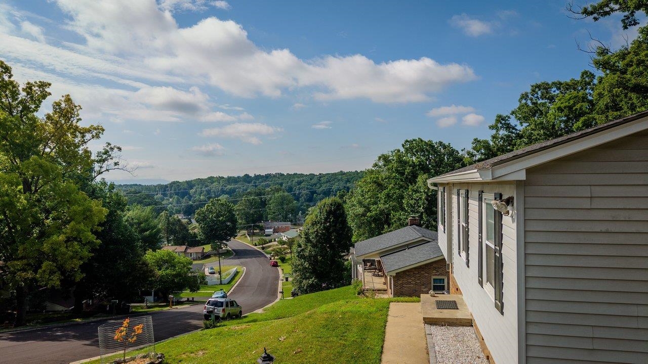 585 HILLTOP DR, STAUNTON, Virginia 24401, 5 Bedrooms Bedrooms, ,2 BathroomsBathrooms,Residential,585 HILLTOP DR,679350 MLS # 679350 585 HILLTOP DR, STAUNTON, Virginia 24401, 5 Bedrooms Bedrooms, ,2 BathroomsBathrooms,Residential,585 HILLTOP DR,679350 MLS # 679350