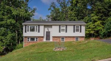 585 HILLTOP DR, STAUNTON, Virginia 24401, 5 Bedrooms Bedrooms, ,2 BathroomsBathrooms,Residential,585 HILLTOP DR,679350 MLS # 679350