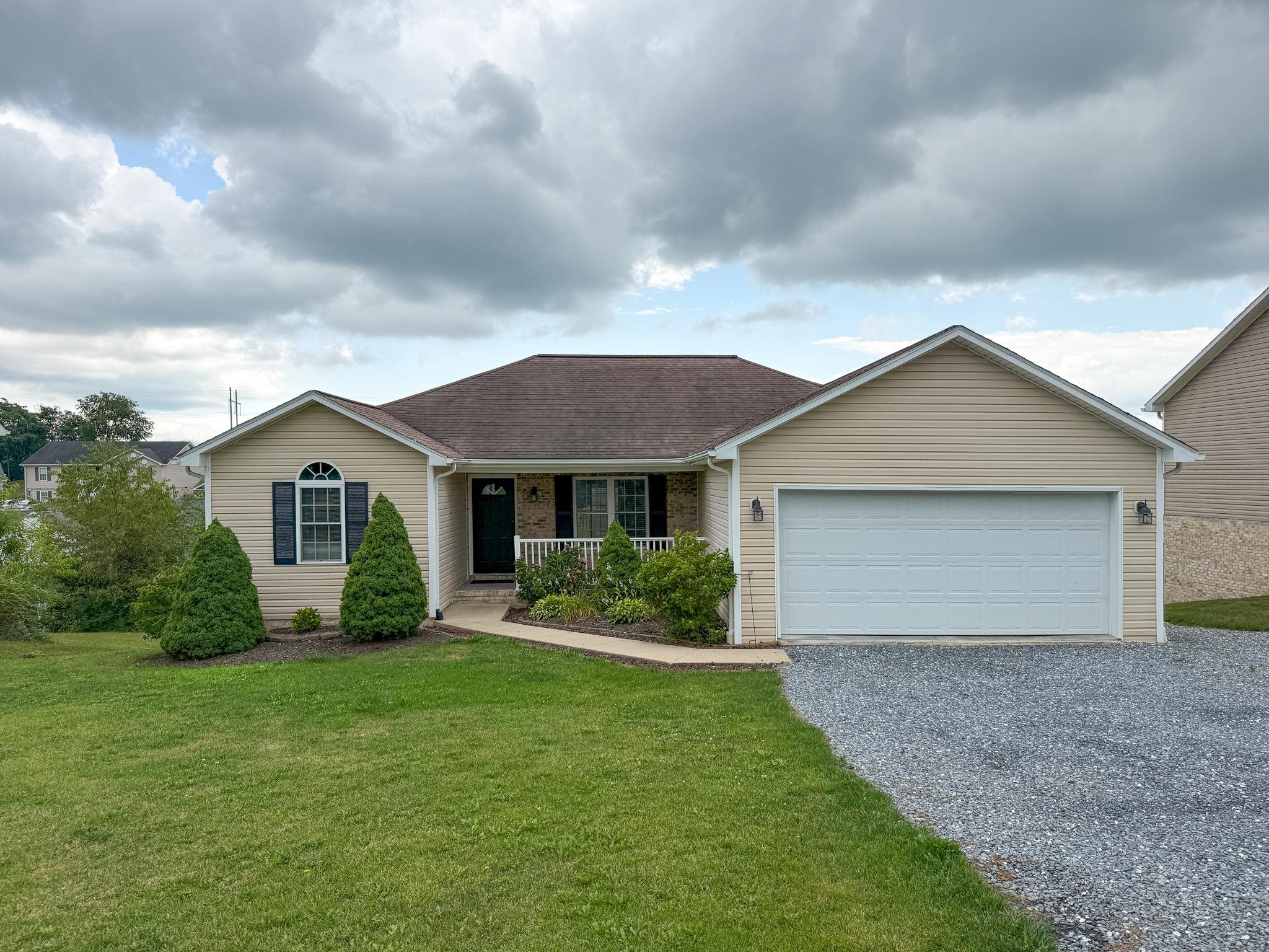 121 SUGAR MILL LN, WEYERS CAVE, Virginia 24486, 5 Bedrooms Bedrooms, ,3 BathroomsBathrooms,Residential,121 SUGAR MILL LN,679359 MLS # 679359 121 SUGAR MILL LN, WEYERS CAVE, Virginia 24486, 5 Bedrooms Bedrooms, ,3 BathroomsBathrooms,Residential,121 SUGAR MILL LN,679359 MLS # 679359