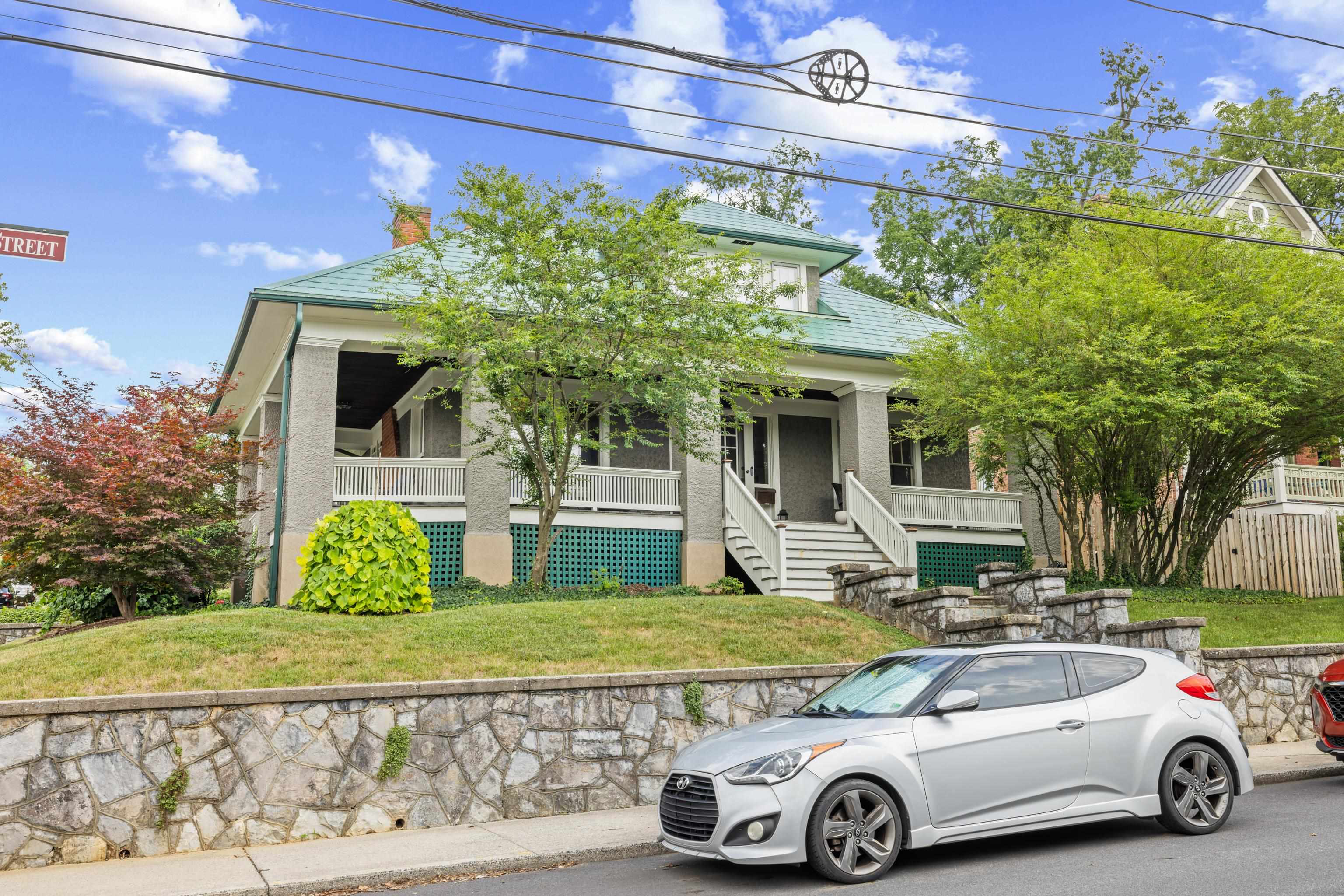 325 N NEW ST, STAUNTON, Virginia 24401, 4 Bedrooms Bedrooms, ,2 BathroomsBathrooms,Residential,325 N NEW ST,679361 MLS # 679361 325 N NEW ST, STAUNTON, Virginia 24401, 4 Bedrooms Bedrooms, ,2 BathroomsBathrooms,Residential,325 N NEW ST,679361 MLS # 679361