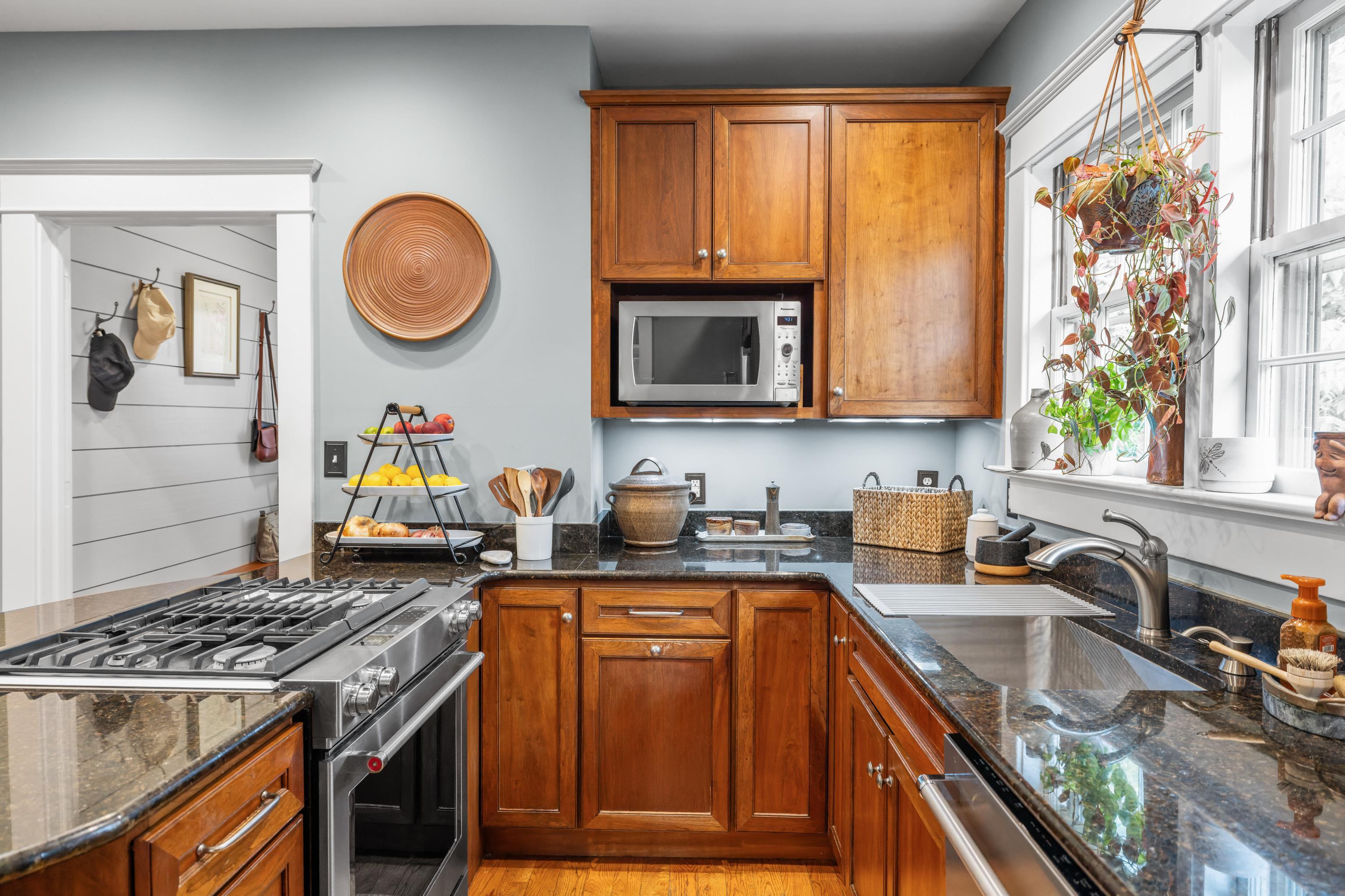 325 N NEW ST, STAUNTON, Virginia 24401, 4 Bedrooms Bedrooms, ,2 BathroomsBathrooms,Residential,325 N NEW ST,679361 MLS # 679361 325 N NEW ST, STAUNTON, Virginia 24401, 4 Bedrooms Bedrooms, ,2 BathroomsBathrooms,Residential,325 N NEW ST,679361 MLS # 679361