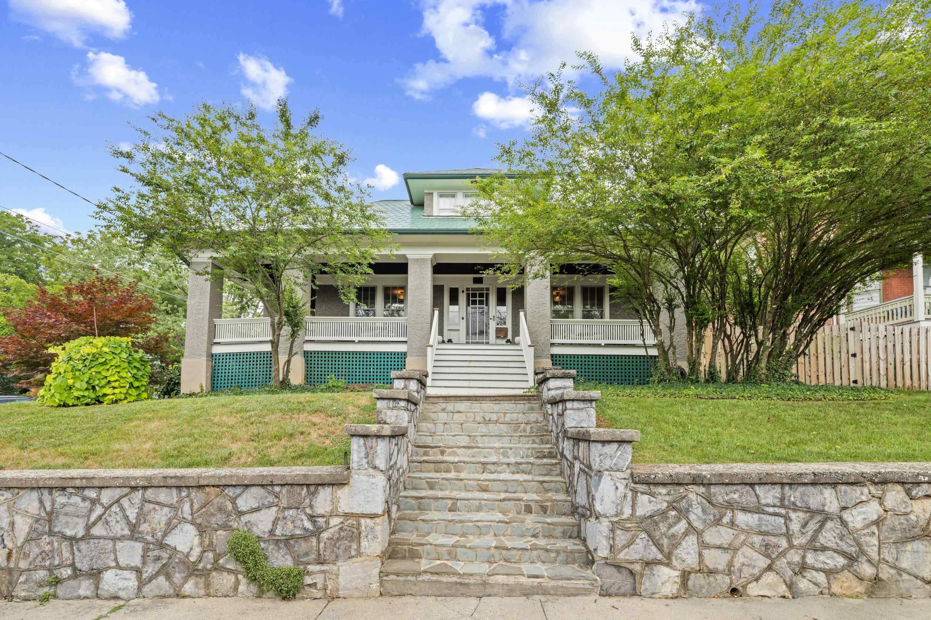 325 N NEW ST, STAUNTON, Virginia 24401, 4 Bedrooms Bedrooms, ,2 BathroomsBathrooms,Residential,325 N NEW ST,679361 MLS # 679361 325 N NEW ST, STAUNTON, Virginia 24401, 4 Bedrooms Bedrooms, ,2 BathroomsBathrooms,Residential,325 N NEW ST,679361 MLS # 679361