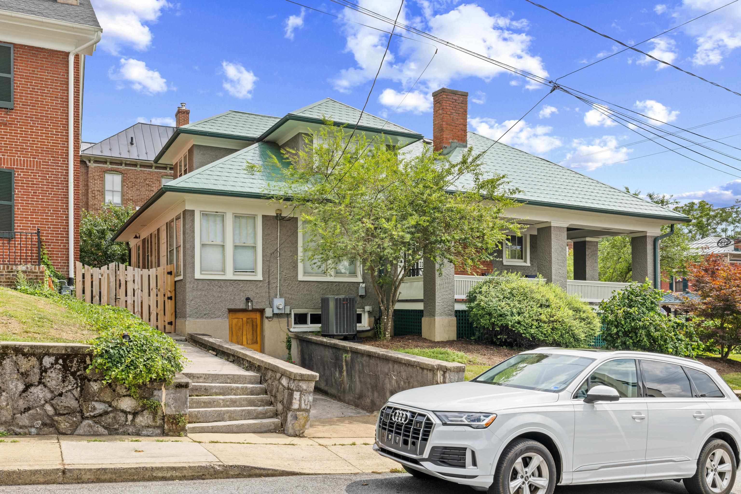 325 N NEW ST, STAUNTON, Virginia 24401, 4 Bedrooms Bedrooms, ,2 BathroomsBathrooms,Residential,325 N NEW ST,679361 MLS # 679361 325 N NEW ST, STAUNTON, Virginia 24401, 4 Bedrooms Bedrooms, ,2 BathroomsBathrooms,Residential,325 N NEW ST,679361 MLS # 679361