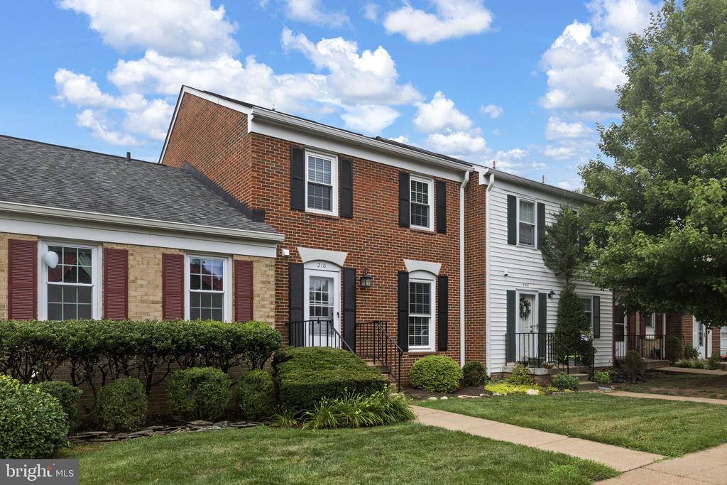 210 LEEDS CT E, WARRENTON, Virginia 20186, 3 Bedrooms Bedrooms, ,2 BathroomsBathrooms,Residential,210 LEEDS CT E,VAFQ2022878 MLS # VAFQ2022878