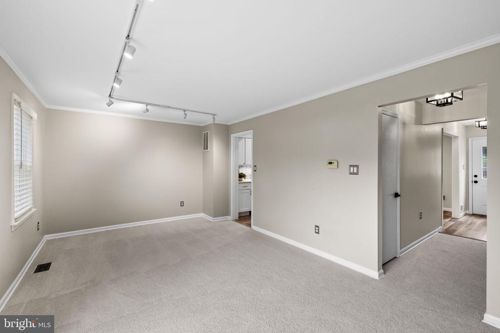 210 LEEDS CT E, WARRENTON, Virginia 20186, 3 Bedrooms Bedrooms, ,2 BathroomsBathrooms,Residential,210 LEEDS CT E,VAFQ2022878 MLS # VAFQ2022878