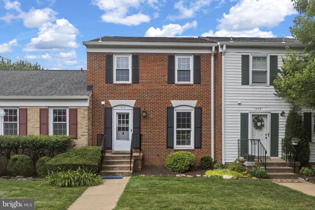 210 LEEDS CT E, WARRENTON, Virginia 20186, 3 Bedrooms Bedrooms, ,2 BathroomsBathrooms,Residential,210 LEEDS CT E,VAFQ2022878 MLS # VAFQ2022878