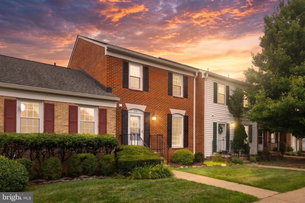 210 LEEDS CT E, WARRENTON, Virginia 20186, 3 Bedrooms Bedrooms, ,2 BathroomsBathrooms,Residential,210 LEEDS CT E,VAFQ2022878 MLS # VAFQ2022878