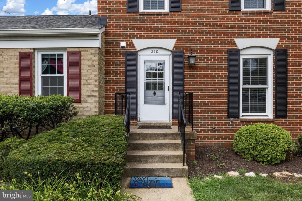 210 LEEDS CT E, WARRENTON, Virginia 20186, 3 Bedrooms Bedrooms, ,2 BathroomsBathrooms,Residential,210 LEEDS CT E,VAFQ2022878 MLS # VAFQ2022878