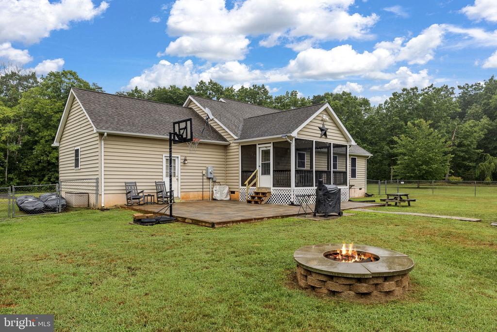 31185 PRICE RD, LOCUST GROVE, Virginia 22508, 3 Bedrooms Bedrooms, ,2 BathroomsBathrooms,Residential,31185 PRICE RD,VAOR2014584 MLS # VAOR2014584 31185 PRICE RD, LOCUST GROVE, Virginia 22508, 3 Bedrooms Bedrooms, ,2 BathroomsBathrooms,Residential,31185 PRICE RD,VAOR2014584 MLS # VAOR2014584