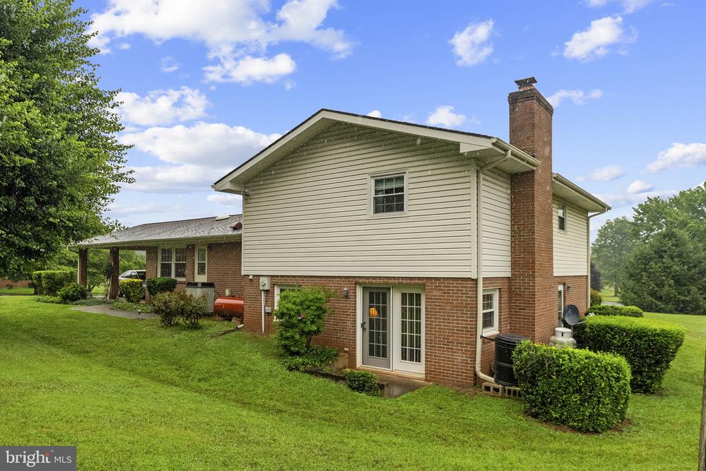 19100 COLONIAL DR, CULPEPER, Virginia 22701, 5 Bedrooms Bedrooms, ,2 BathroomsBathrooms,Residential,19100 COLONIAL DR,VACU2014402 MLS # VACU2014402 19100 COLONIAL DR, CULPEPER, Virginia 22701, 5 Bedrooms Bedrooms, ,2 BathroomsBathrooms,Residential,19100 COLONIAL DR,VACU2014402 MLS # VACU2014402