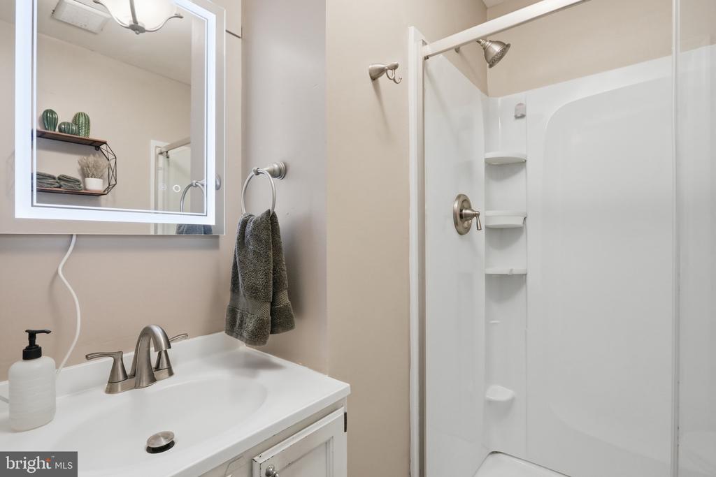 78 LIZZIE MILLS RD, CASTLETON, Virginia 22716, 3 Bedrooms Bedrooms, ,3 BathroomsBathrooms,Residential,78 LIZZIE MILLS RD,VARP2002758 MLS # VARP2002758