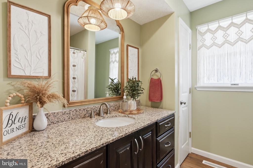 78 LIZZIE MILLS RD, CASTLETON, Virginia 22716, 3 Bedrooms Bedrooms, ,3 BathroomsBathrooms,Residential,78 LIZZIE MILLS RD,VARP2002758 MLS # VARP2002758
