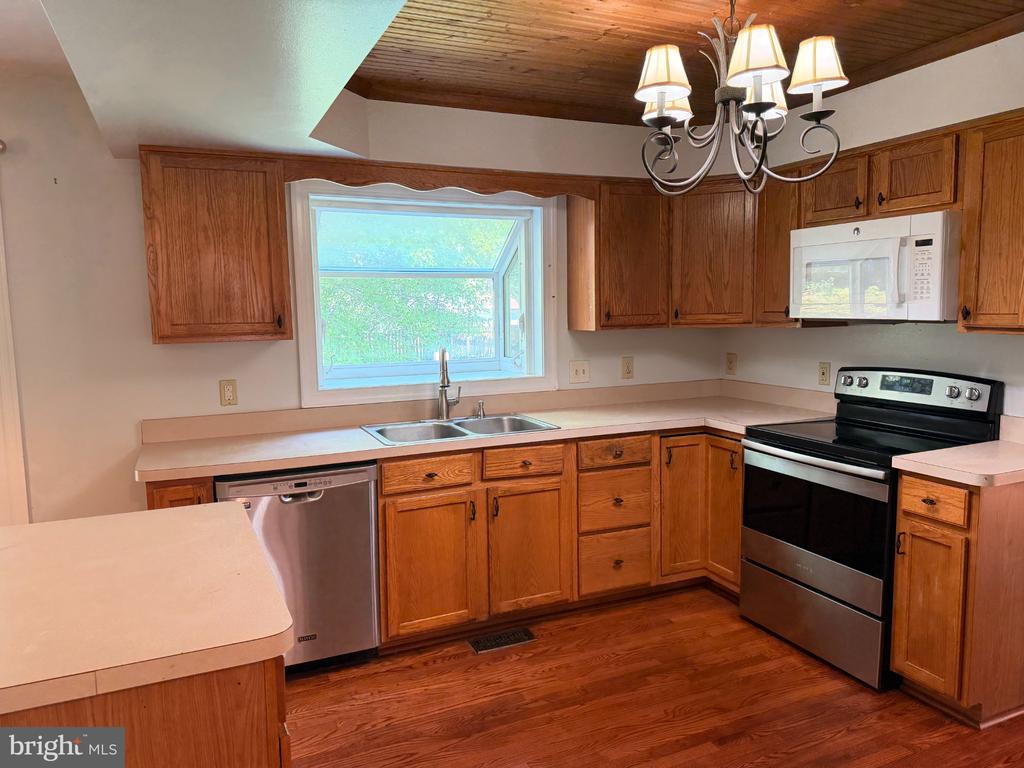 11926 WOODLAND VIEW DR, FREDERICKSBURG, Virginia 22407, 4 Bedrooms Bedrooms, ,2 BathroomsBathrooms,Residential,11926 WOODLAND VIEW DR,VASP2043744 MLS # VASP2043744 11926 WOODLAND VIEW DR, FREDERICKSBURG, Virginia 22407, 4 Bedrooms Bedrooms, ,2 BathroomsBathrooms,Residential,11926 WOODLAND VIEW DR,VASP2043744 MLS # VASP2043744