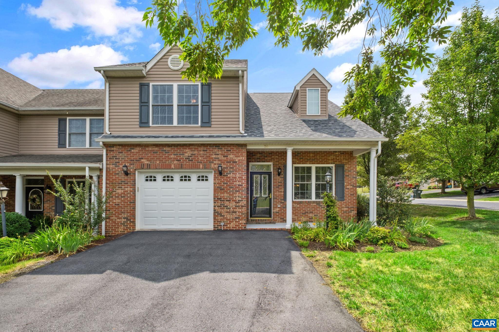 New roof, newer HVAC units, beautifully maintained townhome. New roof, newer HVAC units, beautifully maintained townhome.