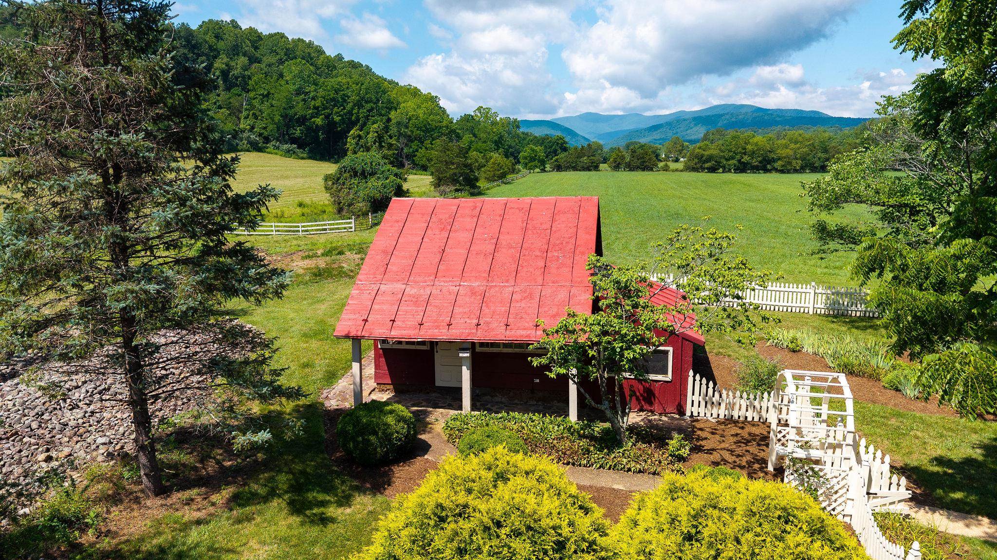 197 UNION HALL SCHOOL LN, SWOOPE, Virginia 24479, 3 Bedrooms Bedrooms, ,3 BathroomsBathrooms,Residential,Legacy Farm Estate,197 UNION HALL SCHOOL LN,679364 MLS # 679364 197 UNION HALL SCHOOL LN, SWOOPE, Virginia 24479, 3 Bedrooms Bedrooms, ,3 BathroomsBathrooms,Residential,Legacy Farm Estate,197 UNION HALL SCHOOL LN,679364 MLS # 679364