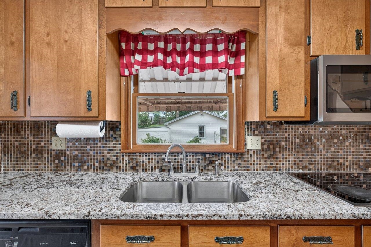 10402 PHILLIPS STORE RD, BROADWAY, Virginia 22815, 4 Bedrooms Bedrooms, ,2 BathroomsBathrooms,Residential,10402 PHILLIPS STORE RD,679380 MLS # 679380