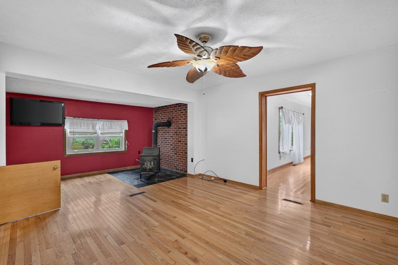 10402 PHILLIPS STORE RD, BROADWAY, Virginia 22815, 4 Bedrooms Bedrooms, ,2 BathroomsBathrooms,Residential,10402 PHILLIPS STORE RD,679380 MLS # 679380