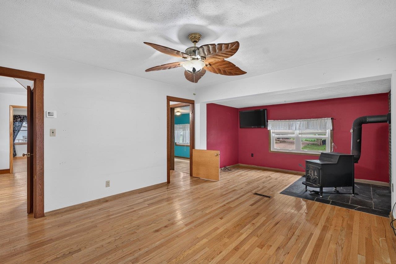 10402 PHILLIPS STORE RD, BROADWAY, Virginia 22815, 4 Bedrooms Bedrooms, ,2 BathroomsBathrooms,Residential,10402 PHILLIPS STORE RD,679380 MLS # 679380