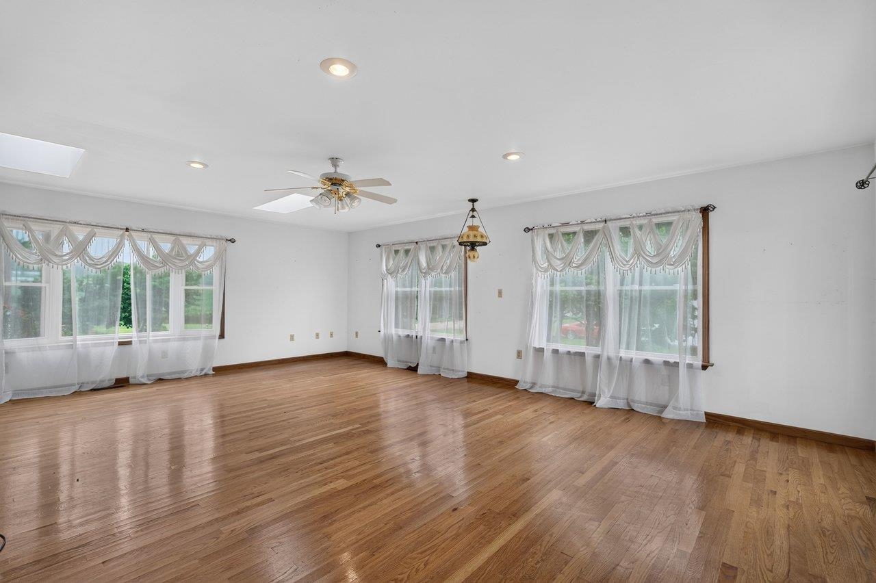 10402 PHILLIPS STORE RD, BROADWAY, Virginia 22815, 4 Bedrooms Bedrooms, ,2 BathroomsBathrooms,Residential,10402 PHILLIPS STORE RD,679380 MLS # 679380