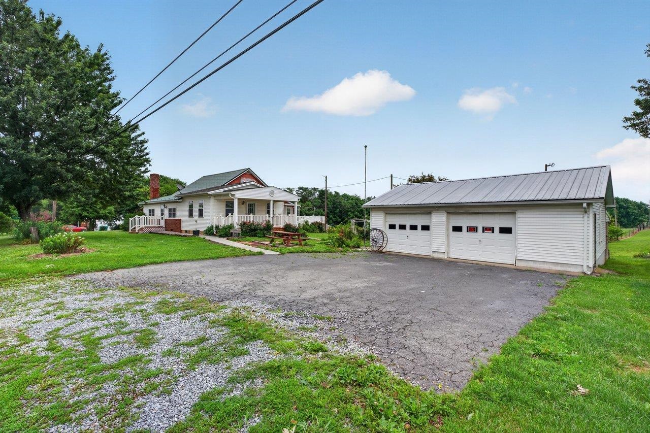 10402 PHILLIPS STORE RD, BROADWAY, Virginia 22815, 4 Bedrooms Bedrooms, ,2 BathroomsBathrooms,Residential,10402 PHILLIPS STORE RD,679380 MLS # 679380