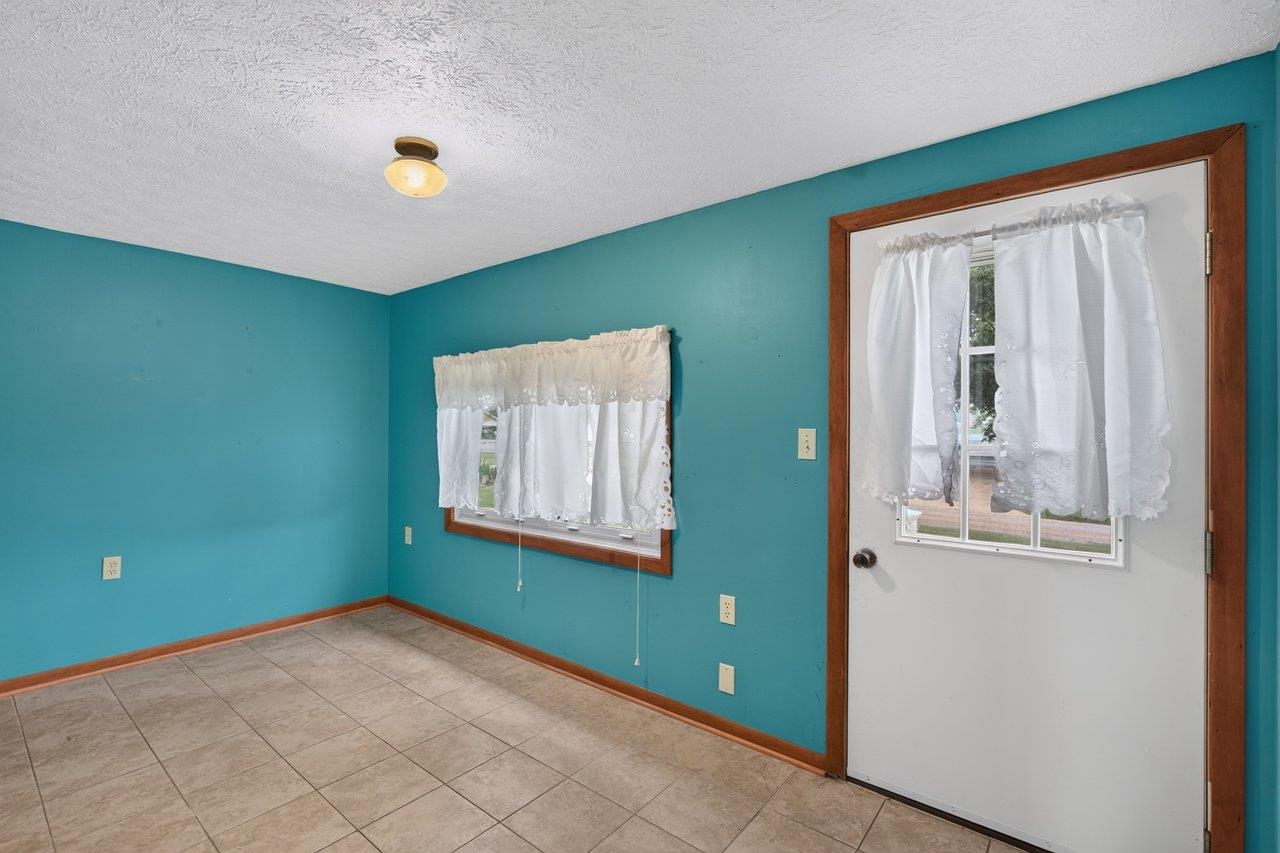 10402 PHILLIPS STORE RD, BROADWAY, Virginia 22815, 4 Bedrooms Bedrooms, ,2 BathroomsBathrooms,Residential,10402 PHILLIPS STORE RD,679380 MLS # 679380