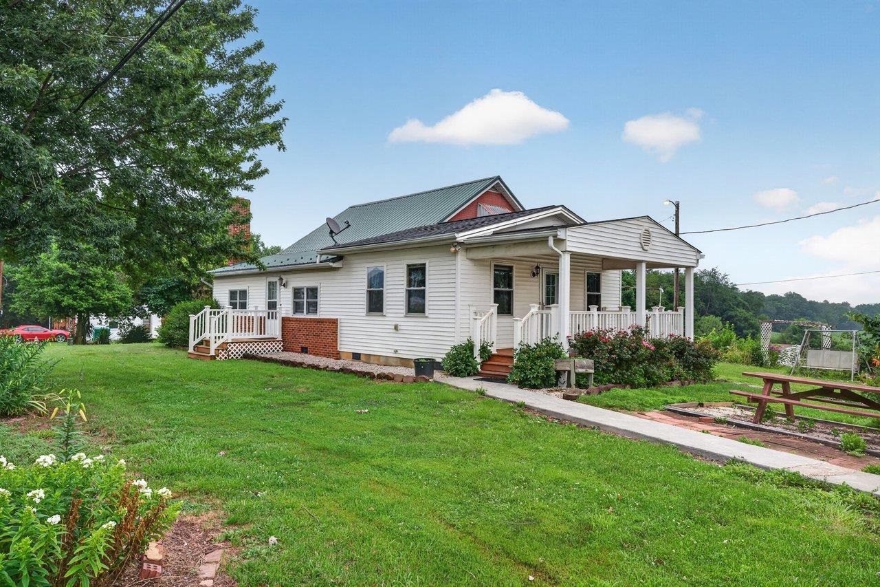 10402 PHILLIPS STORE RD, BROADWAY, Virginia 22815, 4 Bedrooms Bedrooms, ,2 BathroomsBathrooms,Residential,10402 PHILLIPS STORE RD,679380 MLS # 679380