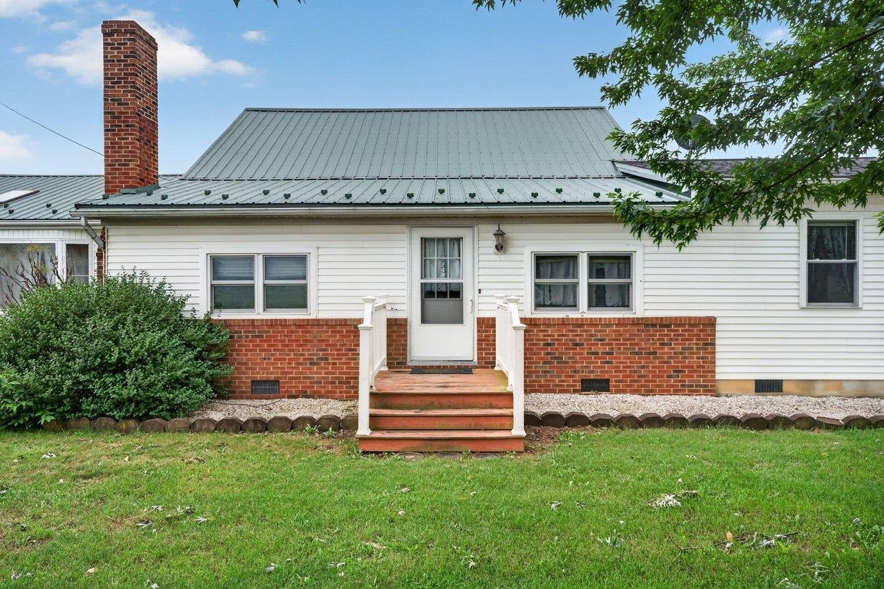 10402 PHILLIPS STORE RD, BROADWAY, Virginia 22815, 4 Bedrooms Bedrooms, ,2 BathroomsBathrooms,Residential,10402 PHILLIPS STORE RD,679380 MLS # 679380