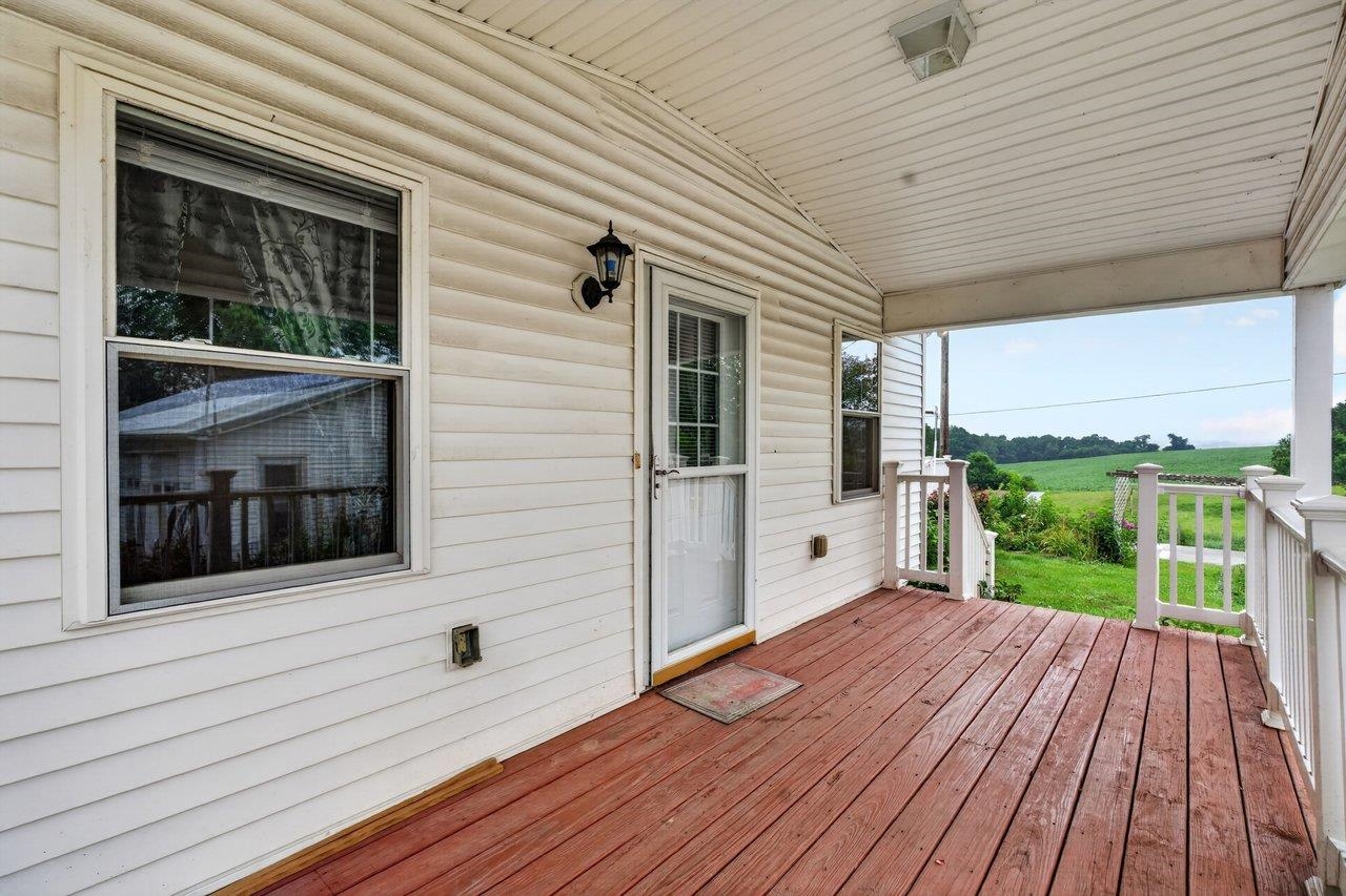 10402 PHILLIPS STORE RD, BROADWAY, Virginia 22815, 4 Bedrooms Bedrooms, ,2 BathroomsBathrooms,Residential,10402 PHILLIPS STORE RD,679380 MLS # 679380