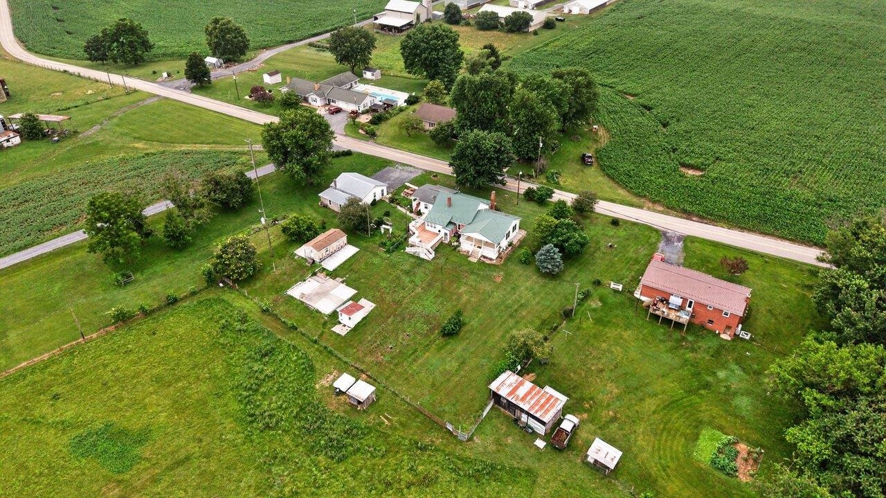 10402 PHILLIPS STORE RD, BROADWAY, Virginia 22815, 4 Bedrooms Bedrooms, ,2 BathroomsBathrooms,Residential,10402 PHILLIPS STORE RD,679380 MLS # 679380