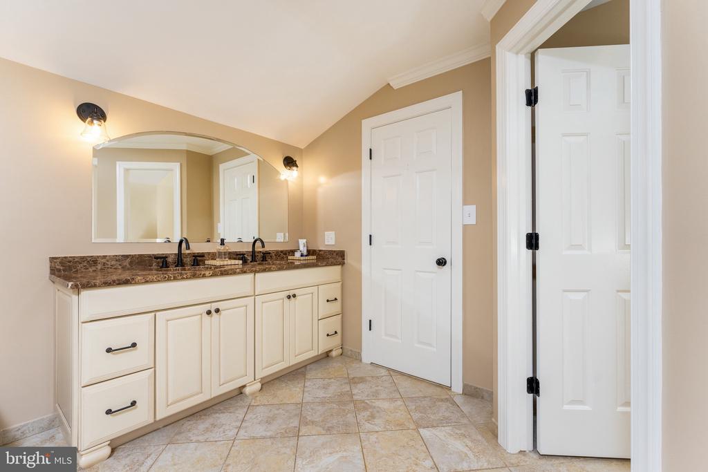 8464 TURKEY RUN DR, WARRENTON, Virginia 20187, 4 Bedrooms Bedrooms, ,3 BathroomsBathrooms,Residential,8464 TURKEY RUN DR,VAFQ2022964 MLS # VAFQ2022964 8464 TURKEY RUN DR, WARRENTON, Virginia 20187, 4 Bedrooms Bedrooms, ,3 BathroomsBathrooms,Residential,8464 TURKEY RUN DR,VAFQ2022964 MLS # VAFQ2022964