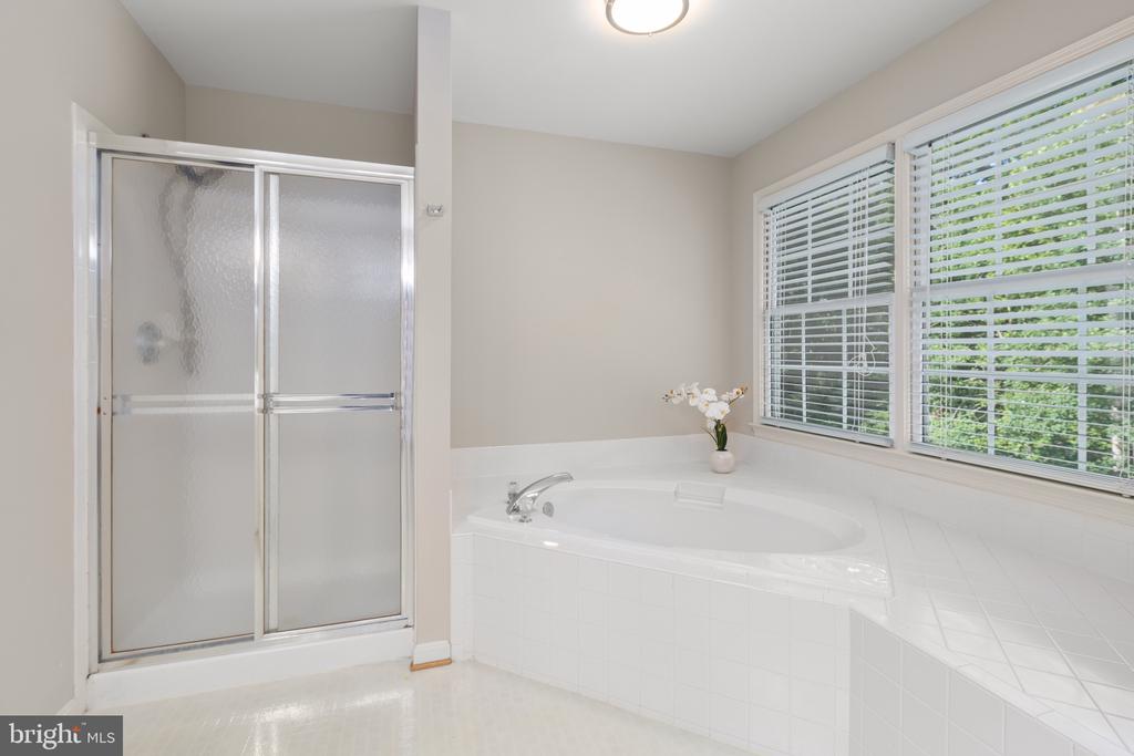 3514 CARLYLE CT, FREDERICKSBURG, Virginia 22408, 5 Bedrooms Bedrooms, ,3 BathroomsBathrooms,Residential,3514 CARLYLE CT,VASP2043482 MLS # VASP2043482