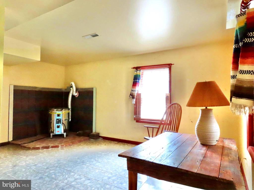 13782 CREST HILL RD, FLINT HILL, Virginia 22637, 1 Bedroom Bedrooms, ,2 BathroomsBathrooms,Residential,13782 CREST HILL RD,VARP2002728 MLS # VARP2002728