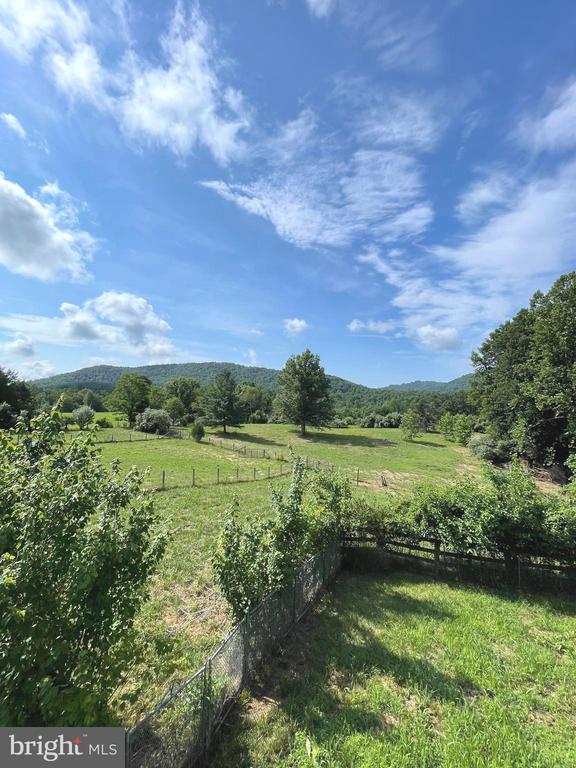 13782 CREST HILL RD, FLINT HILL, Virginia 22637, 1 Bedroom Bedrooms, ,2 BathroomsBathrooms,Residential,13782 CREST HILL RD,VARP2002728 MLS # VARP2002728