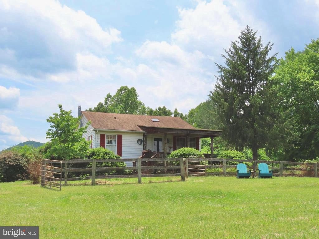 13782 CREST HILL RD, FLINT HILL, Virginia 22637, 1 Bedroom Bedrooms, ,2 BathroomsBathrooms,Residential,13782 CREST HILL RD,VARP2002728 MLS # VARP2002728