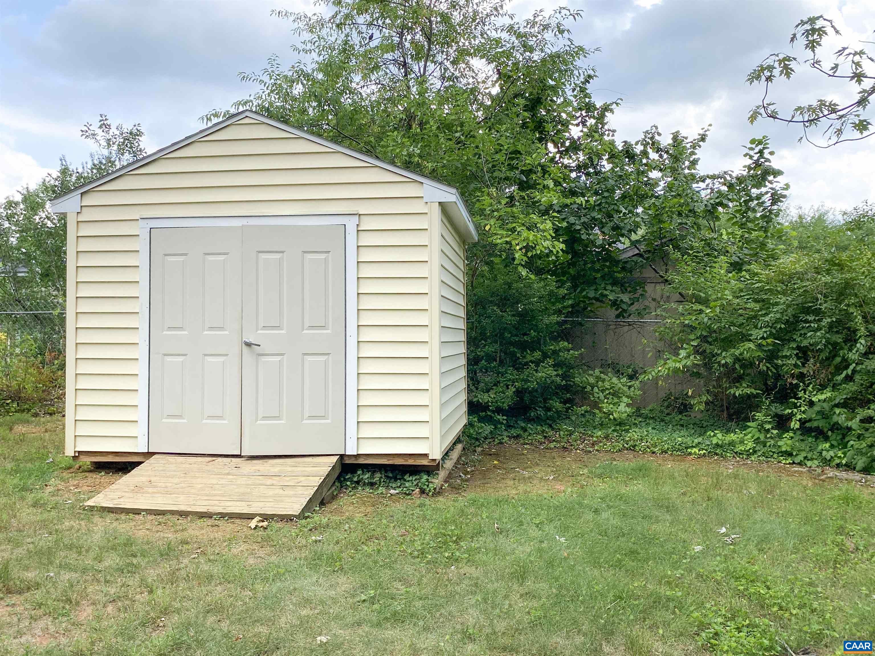 2305 WAYNE AVE, CHARLOTTESVILLE, Virginia 22901, 3 Bedrooms Bedrooms, ,2 BathroomsBathrooms,Residential,NEWLY UPDATED and GORGEOUS!,2305 WAYNE AVE,679334 MLS # 679334 2305 WAYNE AVE, CHARLOTTESVILLE, Virginia 22901, 3 Bedrooms Bedrooms, ,2 BathroomsBathrooms,Residential,NEWLY UPDATED and GORGEOUS!,2305 WAYNE AVE,679334 MLS # 679334